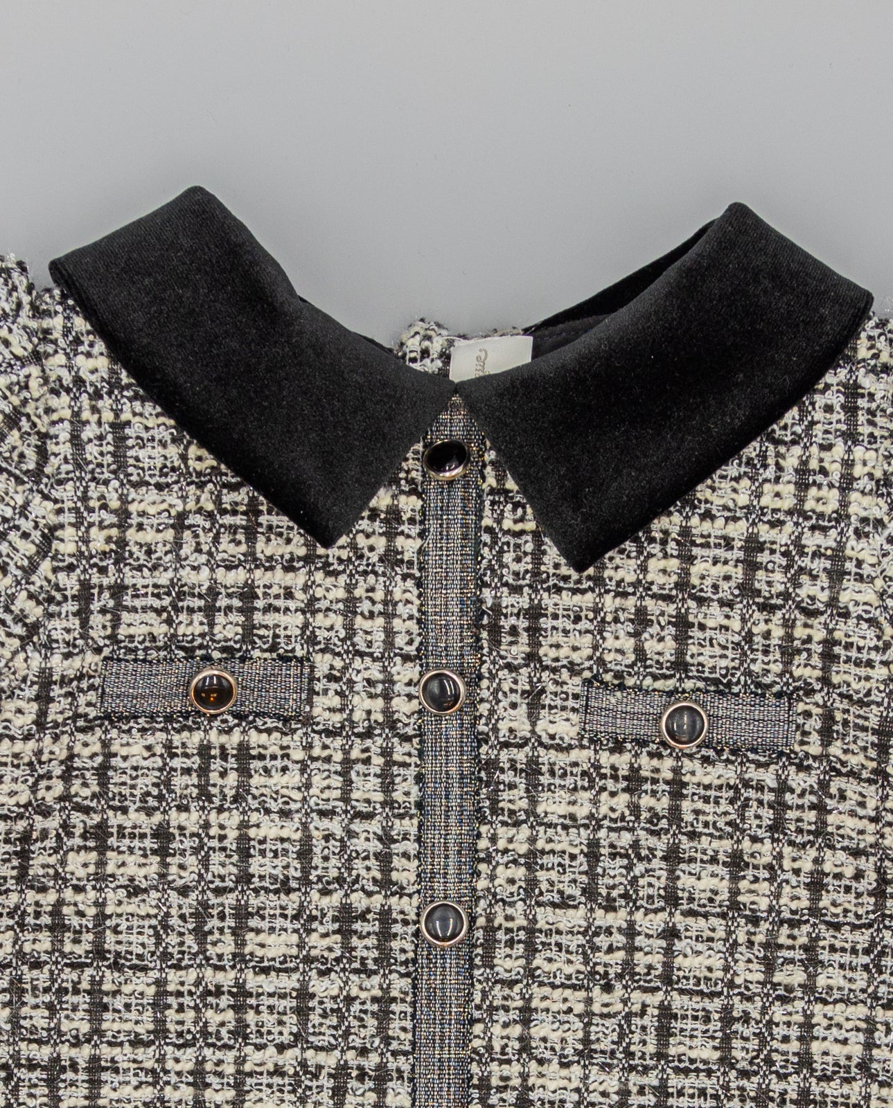 Vestido De Tejido Estructurado Con Cuello De Terciopelo Negro