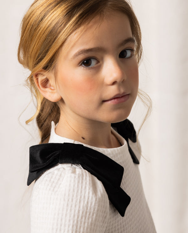 Camisa Blanca De Tejido Estructurado Con Lazos De Terciopelo Negro