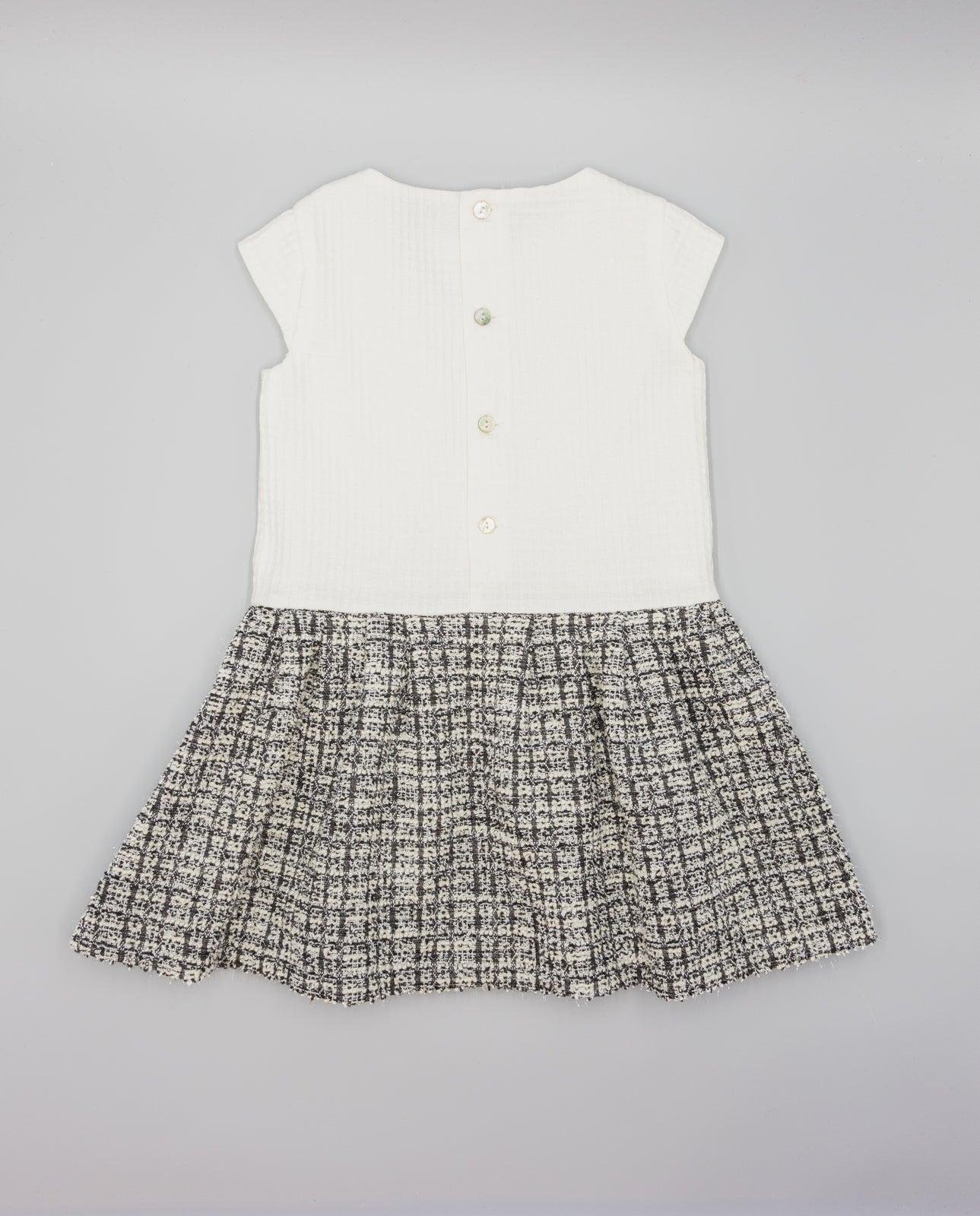 Vestido Blanco Con Falda De Tejido Estructurado Negro