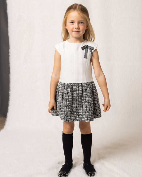 Vestido Blanco Con Falda De Tejido Estructurado Negro