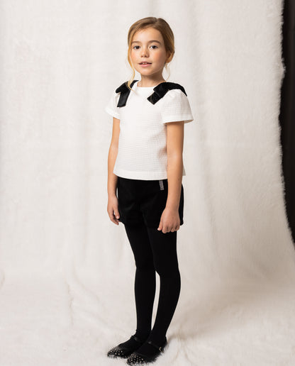 Camisa Blanca De Tejido Estructurado Con Lazos De Terciopelo Negro