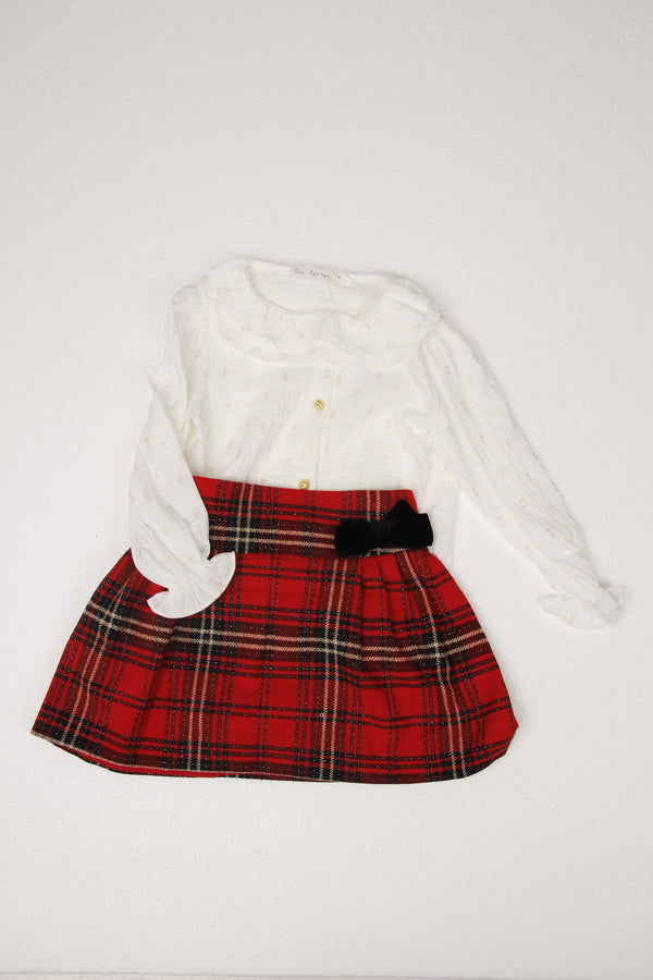 Set de falda tartan y bluse blanco con destellos dorados